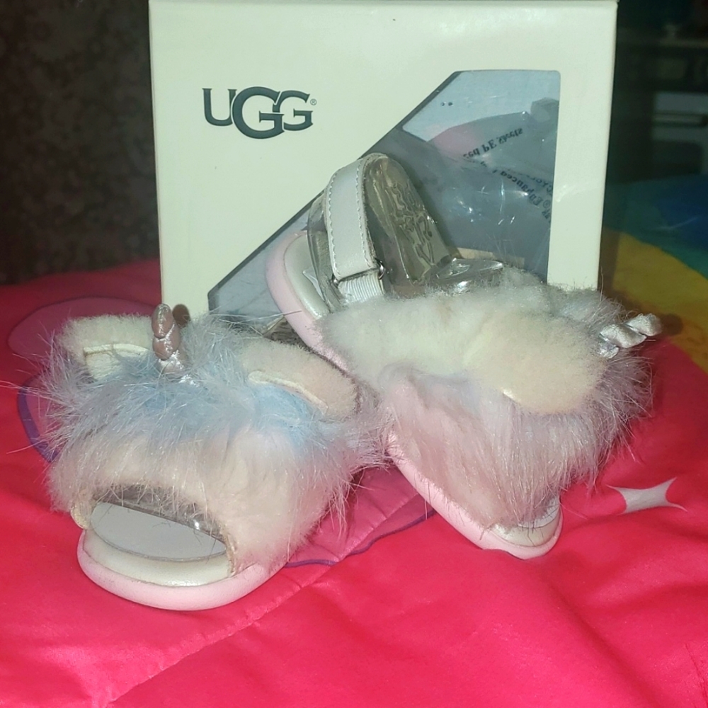 Ugg slides 4/5 c white sliver and pink